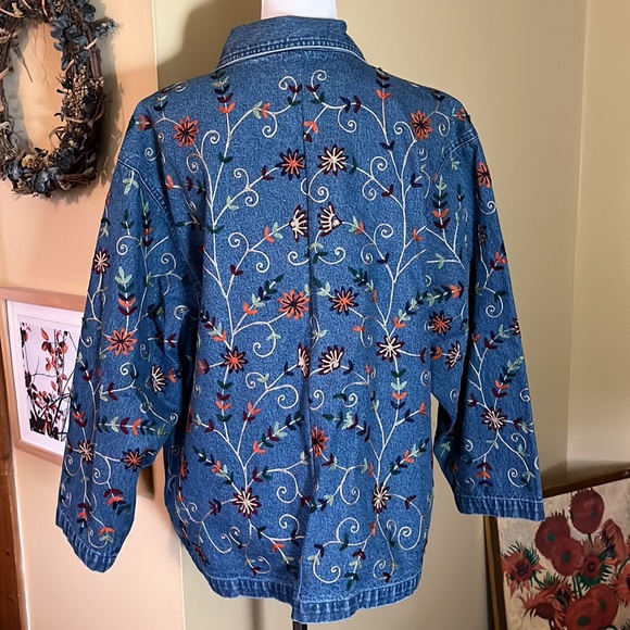 Vintage NEW DIRECTIONS Size 2X Floral Embroidered Denim Carved Buttons Front - Picture 6 of 12